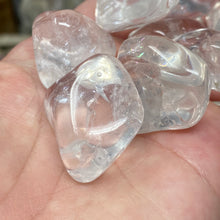 Bild in Galerie-Viewer laden, Clear Quartz Medium Tumbles