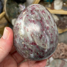 Bild in Galerie-Viewer laden, Rubellite Large Egg #03