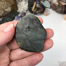 Bild in Galerie-Viewer laden, Labradorite Eagle Head #02