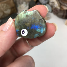 Bild in Galerie-Viewer laden, Labradorite Elephant Small #05
