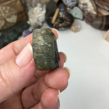 Bild in Galerie-Viewer laden, Labradorite Elephant Small #05