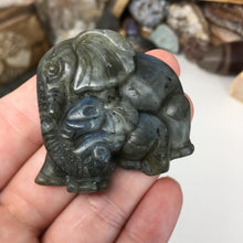 Bild in Galerie-Viewer laden, Labradorite Elephant Large #01