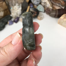 Bild in Galerie-Viewer laden, Labradorite Elephant Large #01