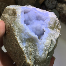 Bild in Galerie-Viewer laden, Blue Lace Agate Geode #02