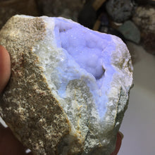 Bild in Galerie-Viewer laden, Blue Lace Agate Geode #02