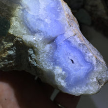 Bild in Galerie-Viewer laden, Blue Lace Agate Geode #03
