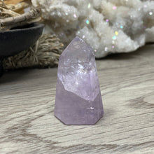 Bild in Galerie-Viewer laden, Amethyst Mini Tower #15