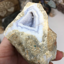 Bild in Galerie-Viewer laden, Blue Lace Agate Geode #04