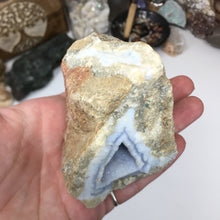 Bild in Galerie-Viewer laden, Blue Lace Agate Geode #04