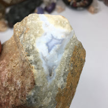 Bild in Galerie-Viewer laden, Blue Lace Agate Geode #04