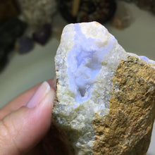 Bild in Galerie-Viewer laden, Blue Lace Agate Geode #04
