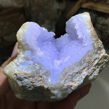 Bild in Galerie-Viewer laden, Blue Lace Agate Geode #05