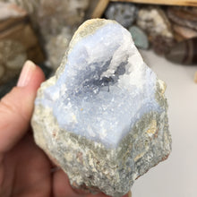 Bild in Galerie-Viewer laden, Blue Lace Agate Geode #10