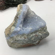 Bild in Galerie-Viewer laden, Blue Lace Agate Geode #10