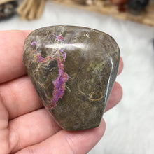 Load image into Gallery viewer, Atlantisite Freeform #04