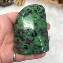 Bild in Galerie-Viewer laden, Zoisite with Ruby Freeform