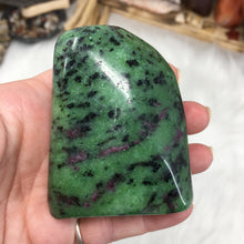 Bild in Galerie-Viewer laden, Zoisite with Ruby Freeform