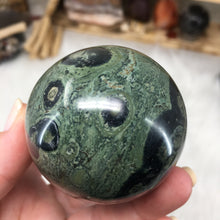 Bild in Galerie-Viewer laden, Kambaba Jasper Extra Large Egg #01