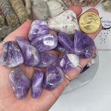 Bild in Galerie-Viewer laden, Chevron Amethyst Medium Tumbles