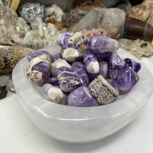 Bild in Galerie-Viewer laden, Chevron Amethyst Large Tumbles