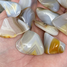 Bild in Galerie-Viewer laden, Banded Agate Small Tumbles