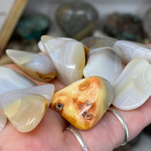 Bild in Galerie-Viewer laden, Banded Agate Small Tumbles