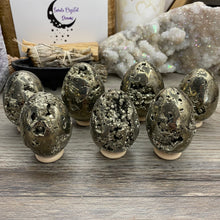 Bild in Galerie-Viewer laden, Pyrite Eggs