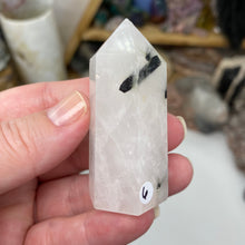 将图像加载到图库查看器中,Black Rutilated Quartz Point #06