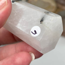 将图像加载到图库查看器中,Black Rutilated Quartz Point #06