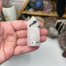 将图像加载到图库查看器中,Black Rutilated Quartz Point #06