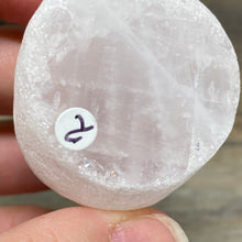 Bild in Galerie-Viewer laden, Rose Quartz Ema Egg #02