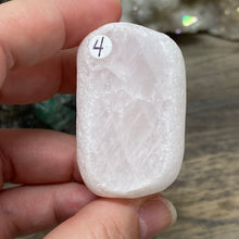 Bild in Galerie-Viewer laden, Rose Quartz Ema Egg #04