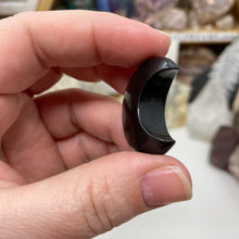 将图像加载到图库查看器中,Shungite 1.25" Moons