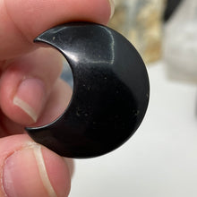 将图像加载到图库查看器中,Shungite 1.25" Moons