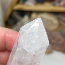 将图像加载到图库查看器中,Black Rutilated Quartz Point #09