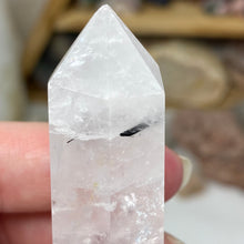 将图像加载到图库查看器中,Black Rutilated Quartz Point #09
