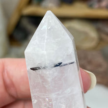 将图像加载到图库查看器中,Black Rutilated Quartz Point #09