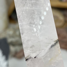 将图像加载到图库查看器中,Black Rutilated Quartz Point #09
