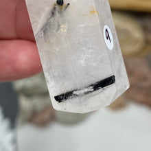 将图像加载到图库查看器中,Black Rutilated Quartz Point #09
