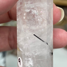 将图像加载到图库查看器中,Black Rutilated Quartz Point #09