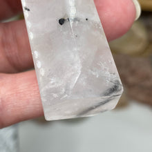 将图像加载到图库查看器中,Black Rutilated Quartz Point #09