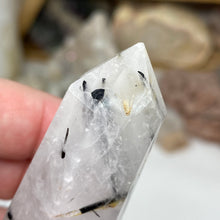 将图像加载到图库查看器中,Black Rutilated Quartz Point #10