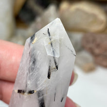 将图像加载到图库查看器中,Black Rutilated Quartz Point #10