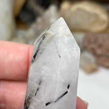 将图像加载到图库查看器中,Black Rutilated Quartz Point #10