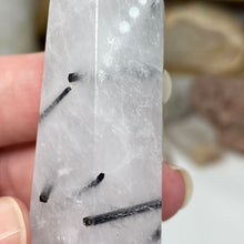 将图像加载到图库查看器中,Black Rutilated Quartz Point #10
