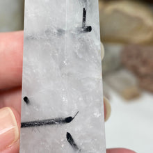 将图像加载到图库查看器中,Black Rutilated Quartz Point #10