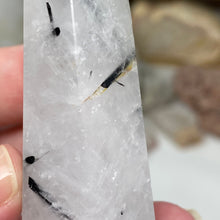 将图像加载到图库查看器中,Black Rutilated Quartz Point #10