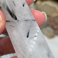将图像加载到图库查看器中,Black Rutilated Quartz Point #10