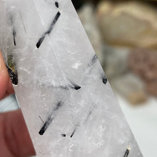 将图像加载到图库查看器中,Black Rutilated Quartz Point #10