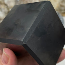 Bild in Galerie-Viewer laden, Shungite 2" Cubes